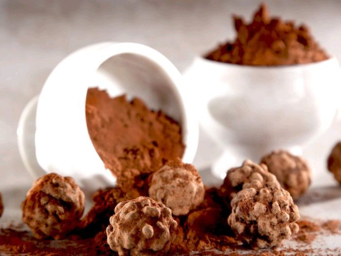 truffinoix, un chocolat aux éclats de noix, poudré cacao