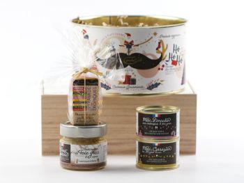 Coffret cadeau gourmand original présenté dans une conserve de canard, contenant foie gras, pâtés et chocolats artisanaux – fabrication La Combe de Job, Brive