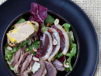 Recette salade avec foie gras et magret fumé