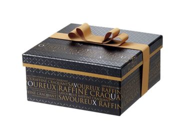 Coffret gourmand découverte corrézienne dans une boîte noire et beige – idée cadeau artisanale avec spécialités corréziennes de La Combe de Job à Brive.